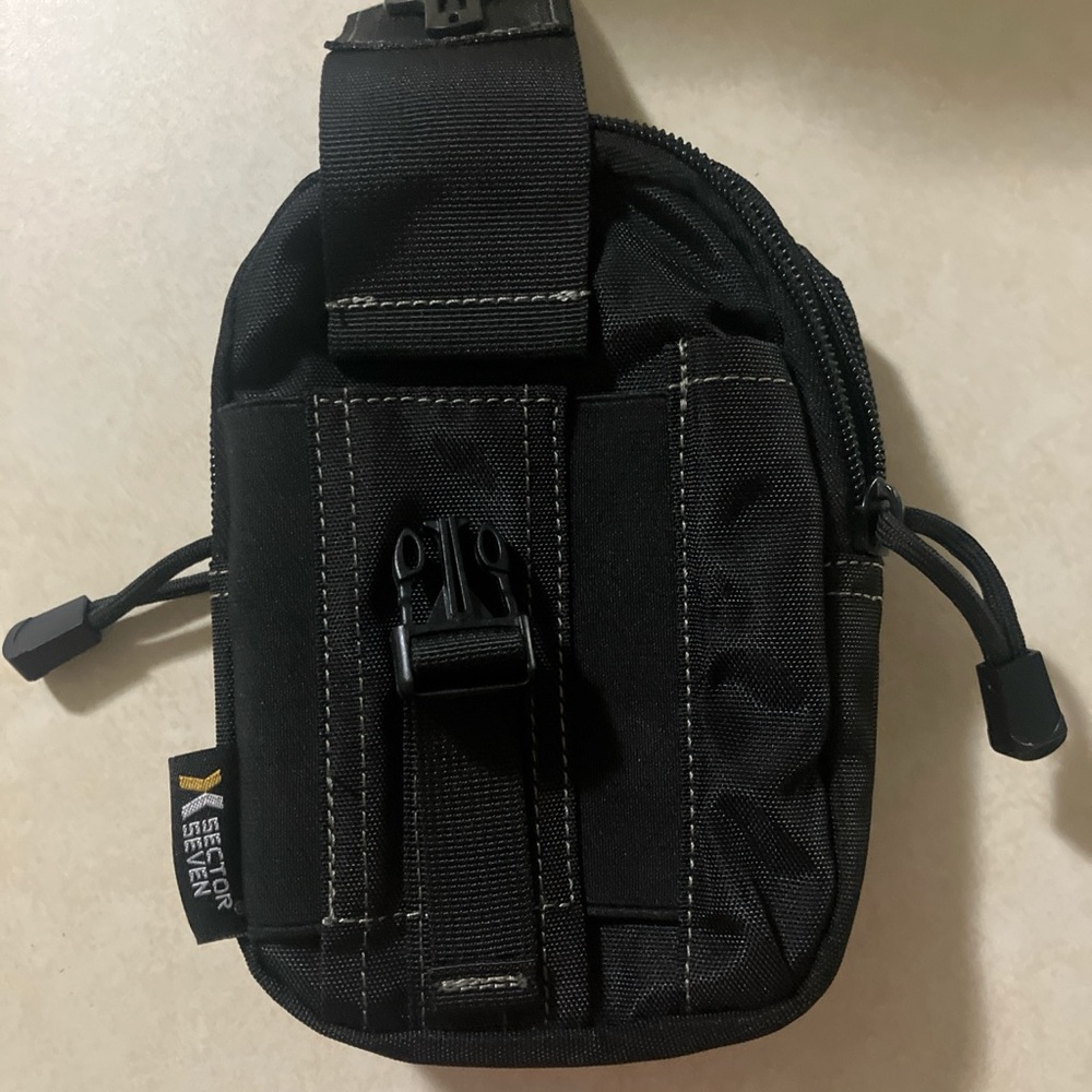 Black X-Sector Seven waist pack